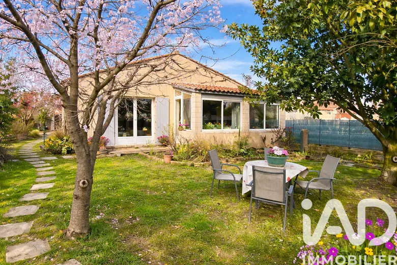 Maison 5 pièces 154 m² · à Entraigues-sur-la-Sorgue · 154 m² · 200 000 €