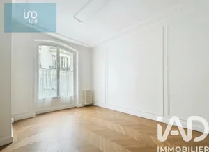 Apartment in Paris (75017)