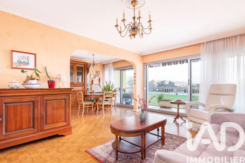 Appartement 3 pièces 84 m² · à Bron · 84,5 m² · 180 000 €