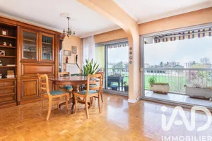 Apartment in Bron (69500)