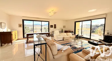 Apartment in Hyères (83400)