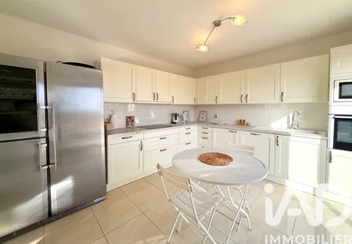 Apartment in Hyères (83400)