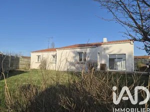 Maison traditionnelle à Nesmy (85310)