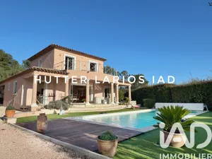 Traditional house in La Crau (83260)