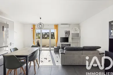 Apartment in Fuveau (13710)