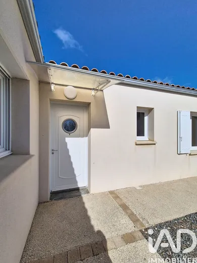 House in Angliers (17540)