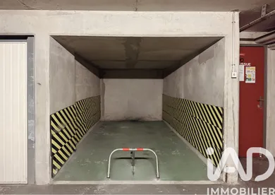 Parking à Paris (75019)