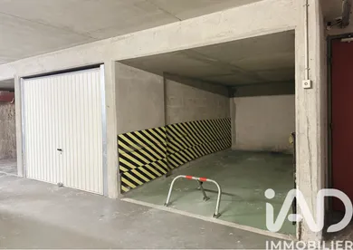 Parking à Paris (75019)