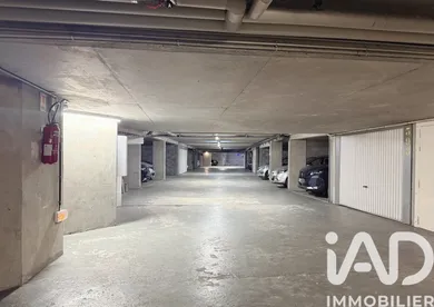 Parking à Paris (75019)