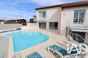 Mansion in Saint-Beauzire (63360)