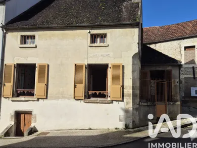 Maison de village à Ancy-le-Franc (89160)