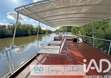 Barge in AUVERS SUR OISE (95430)