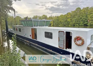 Barge in Conflans-Sainte-Honorine (78700)