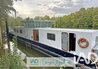 Barge in Conflans-Sainte-Honorine (78700)