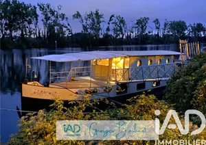 Barge in Conflans-Sainte-Honorine (78700)