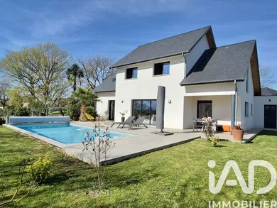 Maison d'architecte à Sauvagnon (64230)