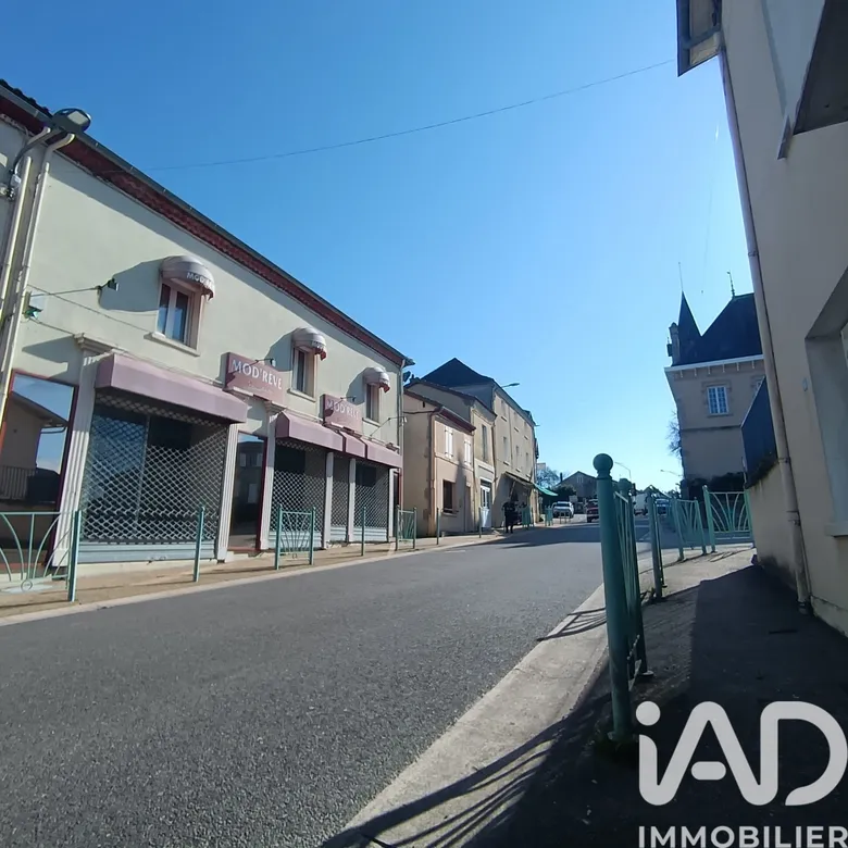 Maison 9 pièces 200 m² · à Oradour-sur-Vayres · 200 m² · 97 000 €