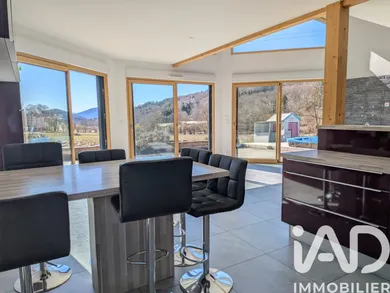 Architectural house in Cholonge (38220)