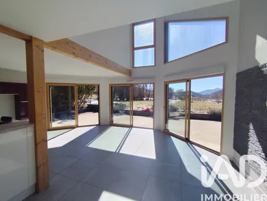 Architectural house in Cholonge (38220)