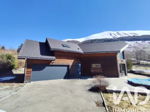 Architectural house in Cholonge (38220)