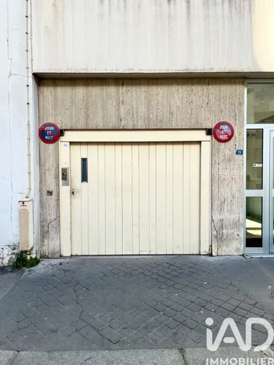 Parking à Paris (75015)