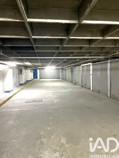 Parking à Paris (75015)