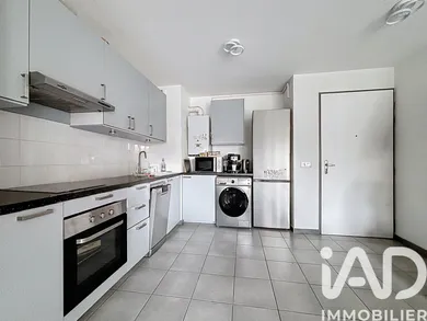 Apartment in Villenave-d'Ornon (33140)