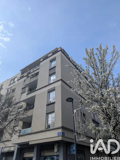 Apartment in Grenoble (38100)