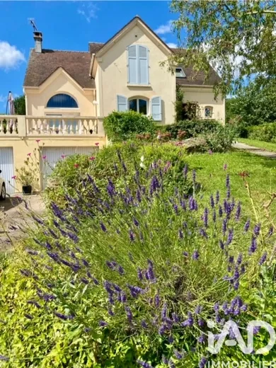 Architectural house in Villejust (91140)