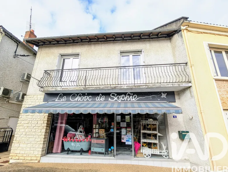 Immeuble 155 m² · à Lussac-les-Châteaux · 155 m² · 190 000 €