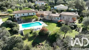 Maison traditionnelle à Roquefort-les-Pins (06330)