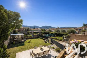 Apartment in Cuges-les-Pins (13780)