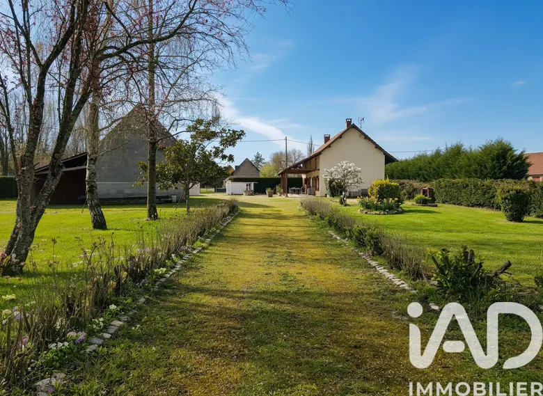 Maison 8 pièces 190 m² · à Simard · 190 m² · 274 000 €