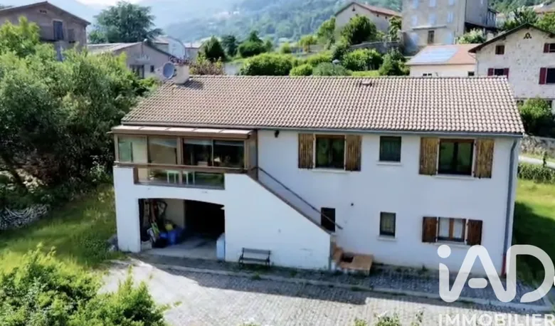 Maison 8 pièces 130 m² · à Vanosc · 130 m² · 245 000 €