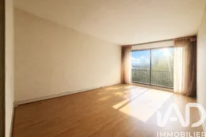 Apartment in Puteaux (92800)