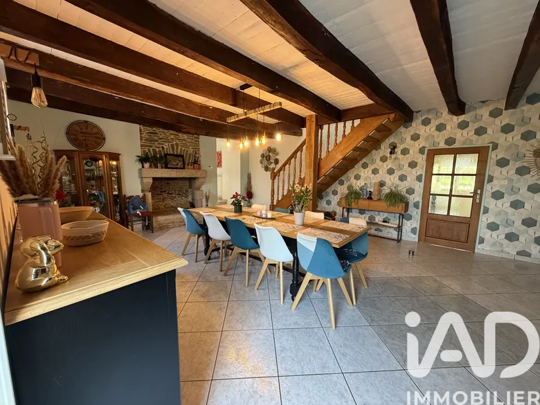 Maison 7 pièces 212 m² · à Évellys · 212 m² · 299 990 €