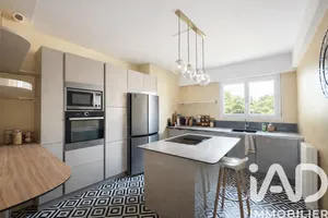 Apartment in Saint-Nom-la-Bretèche (78860)