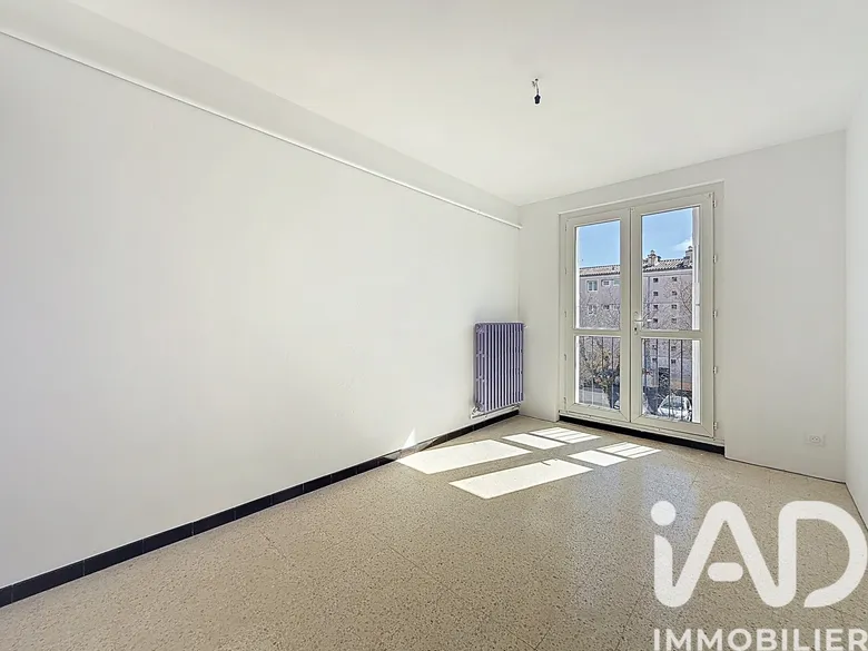 Appartement 4 pièces 76 m² · à Vaison-la-Romaine · 76,3 m² · 135 000 €