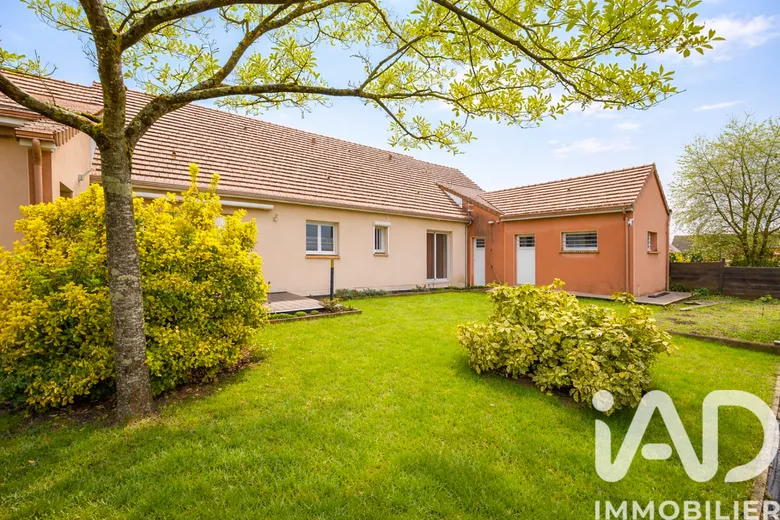 Maison 6 pièces 147 m² · à Trangé · 147 m² · 385 000 €