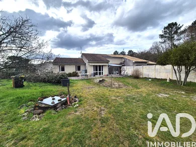 Traditional house in Étauliers (33820)