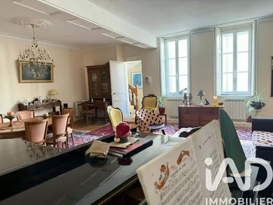 Townhouse in La Rochelle (17000)