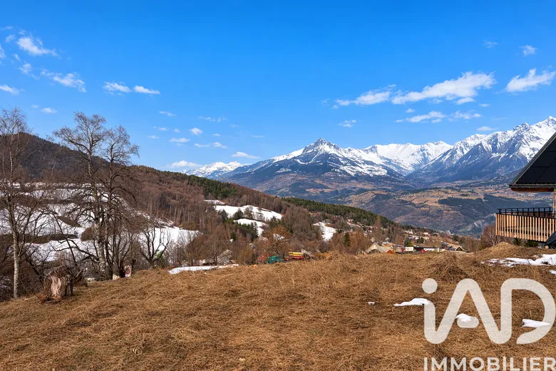 Terrain à bâtir à Crots (05200) · 161 000 €