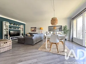 Apartment in Tourrettes-sur-Loup (06140)