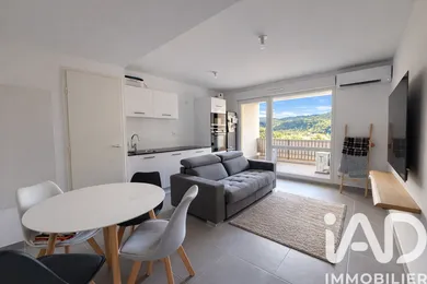 Appartement à Cuges-les-Pins (13780)