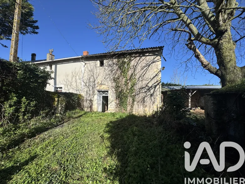 Maison 2 pièces 59 m² · à Saint-Jean-de-Sauves · 59 m² · 35 000 €