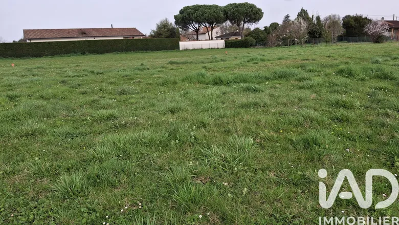 Terrain à bâtir à Grisolles (82170) · 85 900 €
