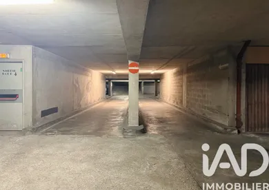 Parking à Paris (75011)
