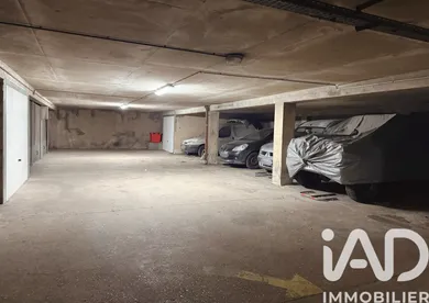 Parking à Paris (75019)