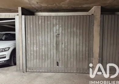 Parking à Paris (75019)
