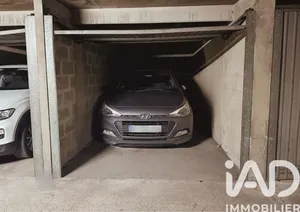 Parking à Paris (75019)